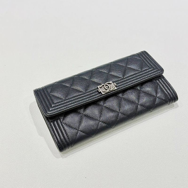 CHANEL - 黑色牛皮銀釦BOY下蓋長夾-0