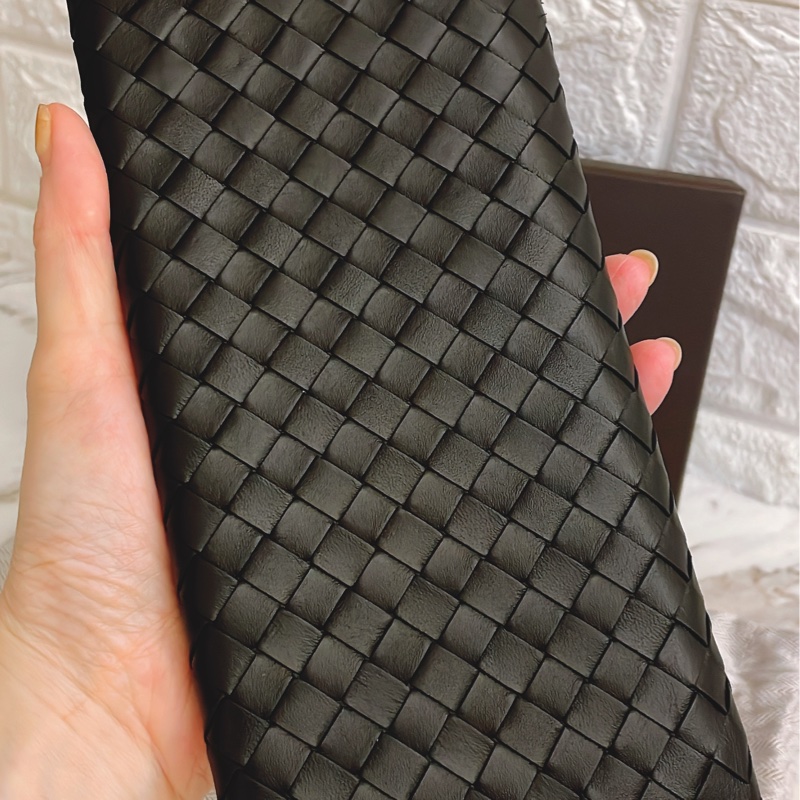 甜價出清分享✨  BOTTEGA VENETA 黑紅撞色 編織皮革 10卡 零錢袋 對開長夾-13