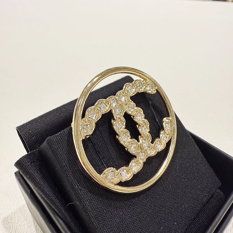 CHANEL - 金色圓形雙C方鑽胸針-2
