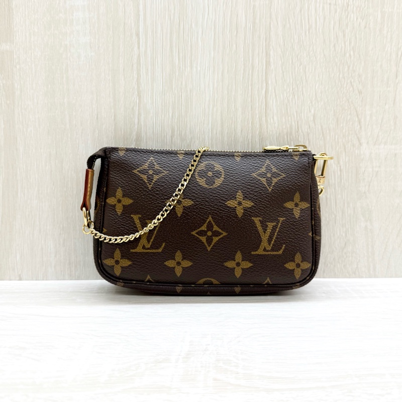 LV老花一字拉鍊Mini Pochette Accessoires小麻將包M58009-0