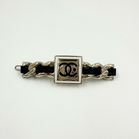 CHANEL銀邊方塊格雙C logo皮穿鍊髮夾