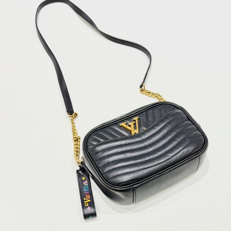 Louis Vuitton - 黑色牛皮金釦彩色皮標New Wave相機包-0