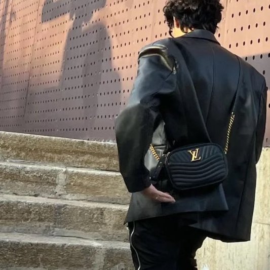 Louis Vuitton - 黑色牛皮金釦彩色皮標New Wave相機包-2