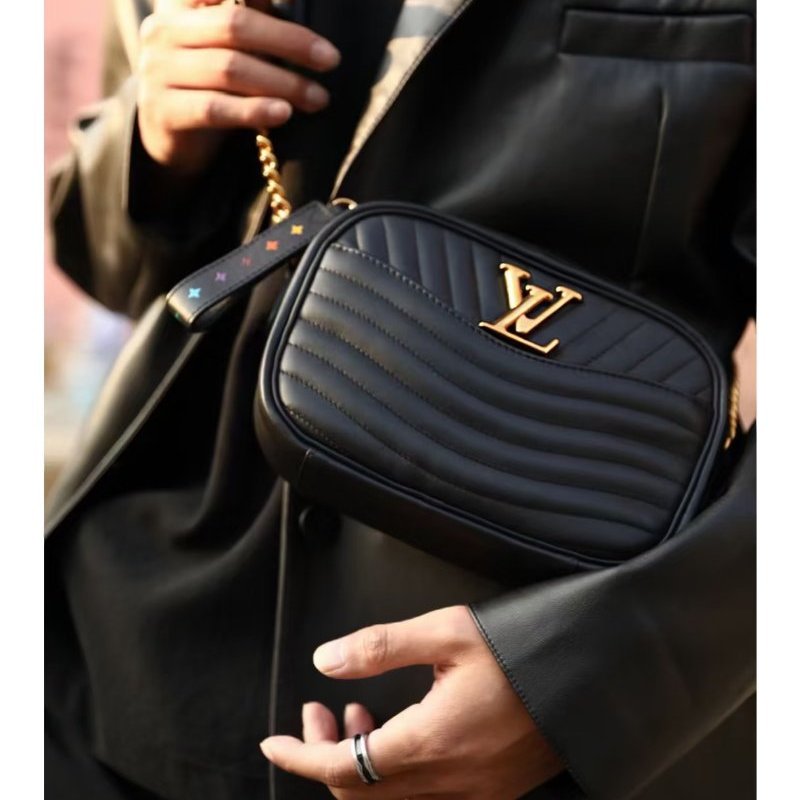 Louis Vuitton - 黑色牛皮金釦彩色皮標New Wave相機包-3