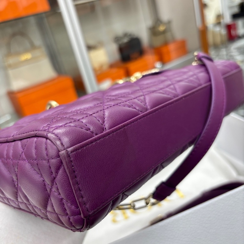 Dior 葡萄紫Djoy中號橫版戴妃 底長約26，23年編碼 附件塵袋、盒-4
