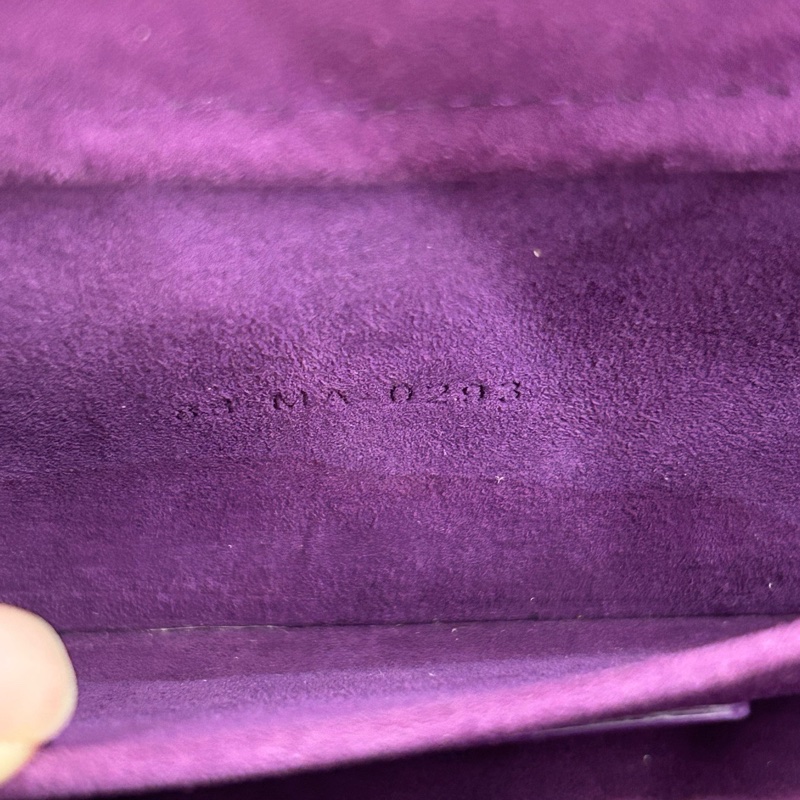 Dior 葡萄紫Djoy中號橫版戴妃 底長約26，23年編碼 附件塵袋、盒-7