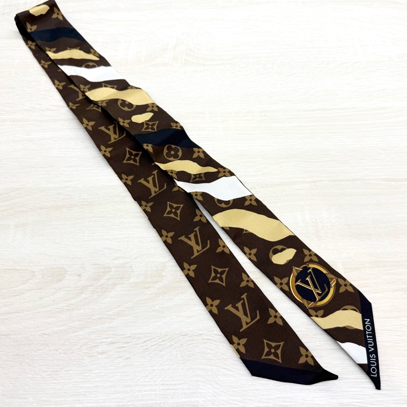 LV深咖啡色老花迷彩長絲巾-0