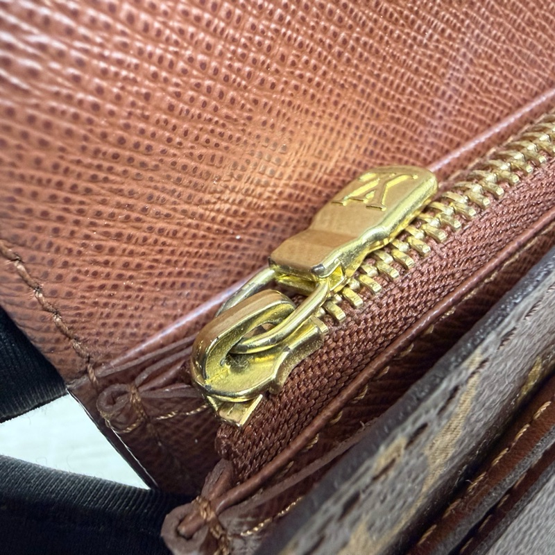 LV原花金釦10卡下蓋發財長夾-19
