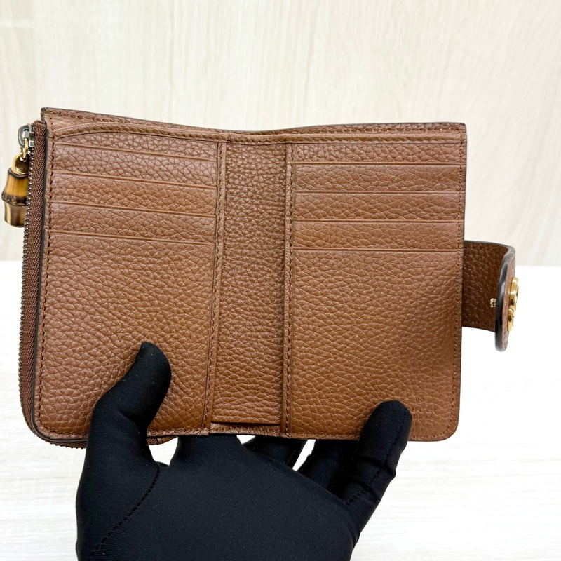 GUCCI咖啡色牛皮金釦竹節拉鍊短夾739498-7