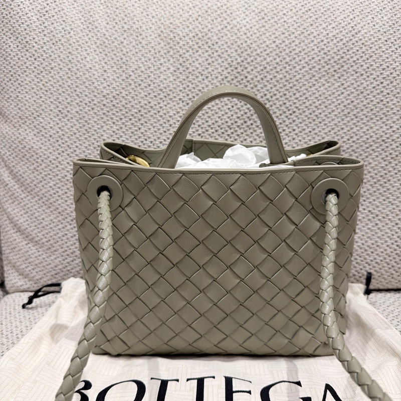 BOTTEGA VENETA - Small Andiamo 編織磁扣開合小號羊皮Travertine色肩背包-1