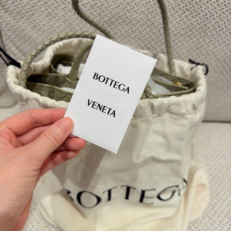 BOTTEGA VENETA - Small Andiamo 編織磁扣開合小號羊皮Travertine色肩背包-4