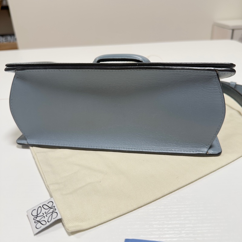Loewe Barcelona 三角金屬設計皮革（霧霾藍） 中號-7