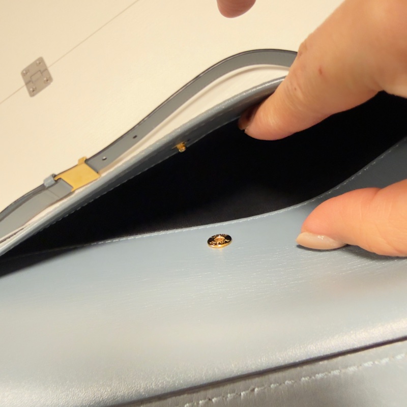 Loewe Barcelona 三角金屬設計皮革（霧霾藍） 中號-9