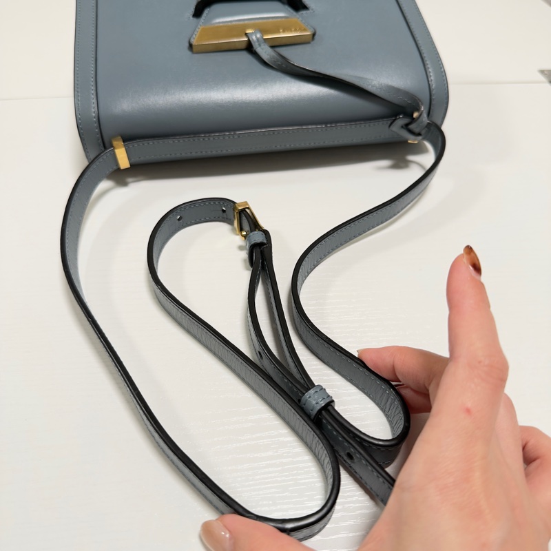 Loewe Barcelona 三角金屬設計皮革（霧霾藍） 中號-13