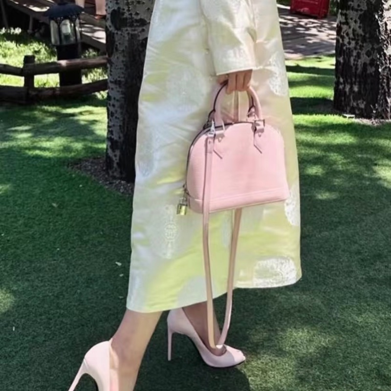 「JL精品代購」98新 LV 粉水波紋貝殼包-1