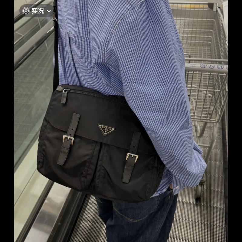 Prada 雙口袋大號郵差包 降落傘佈 肩帶可調又酷又颯-1