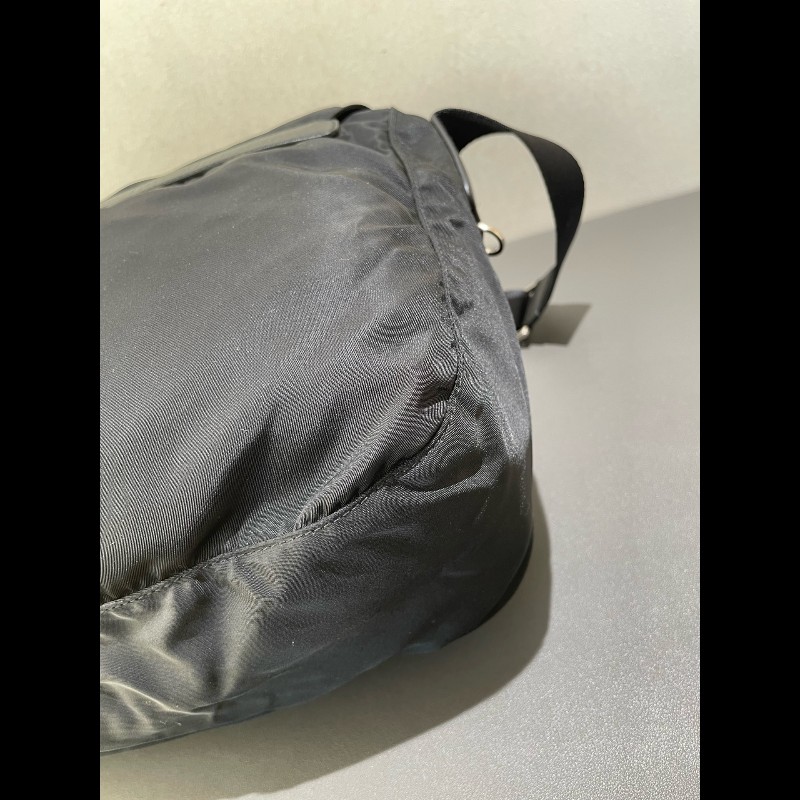 Prada 雙口袋大號郵差包 降落傘佈 肩帶可調又酷又颯-6