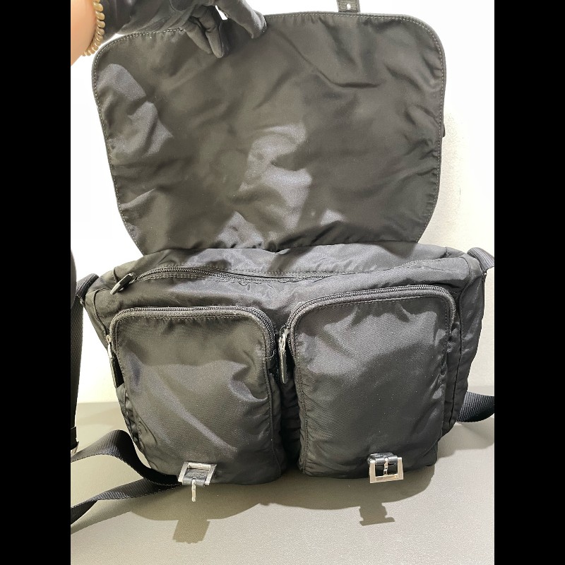 Prada 雙口袋大號郵差包 降落傘佈 肩帶可調又酷又颯-8