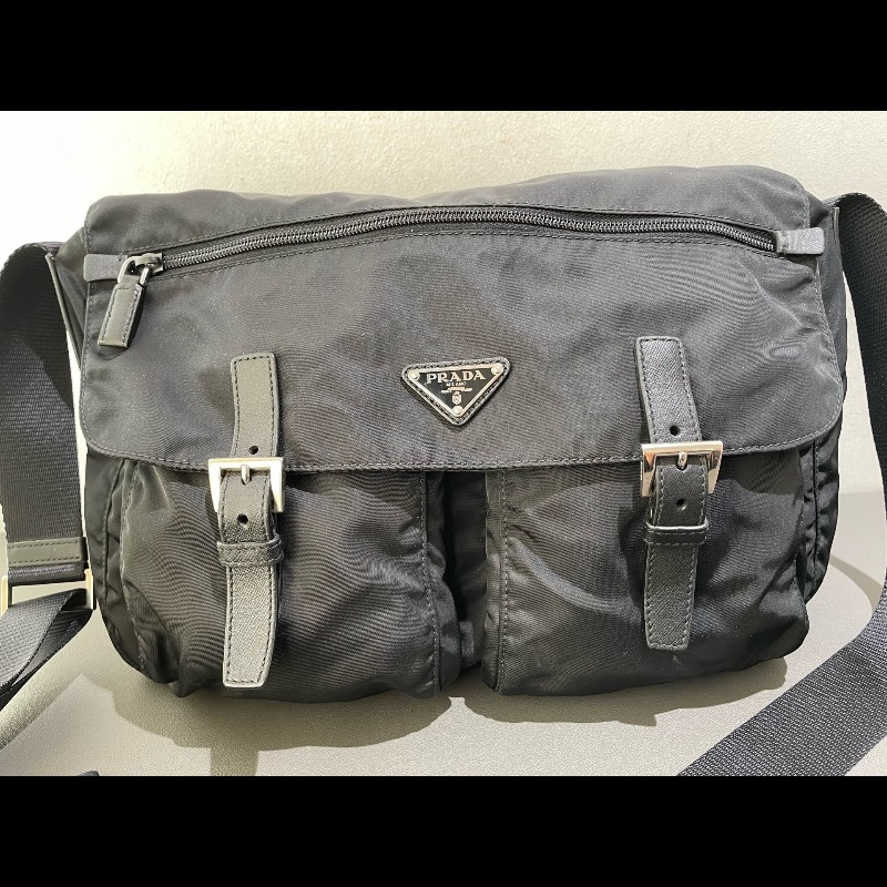 Prada 雙口袋大號郵差包 降落傘佈 肩帶可調又酷又颯-15