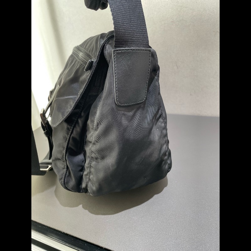 Prada 雙口袋大號郵差包 降落傘佈 肩帶可調又酷又颯-16