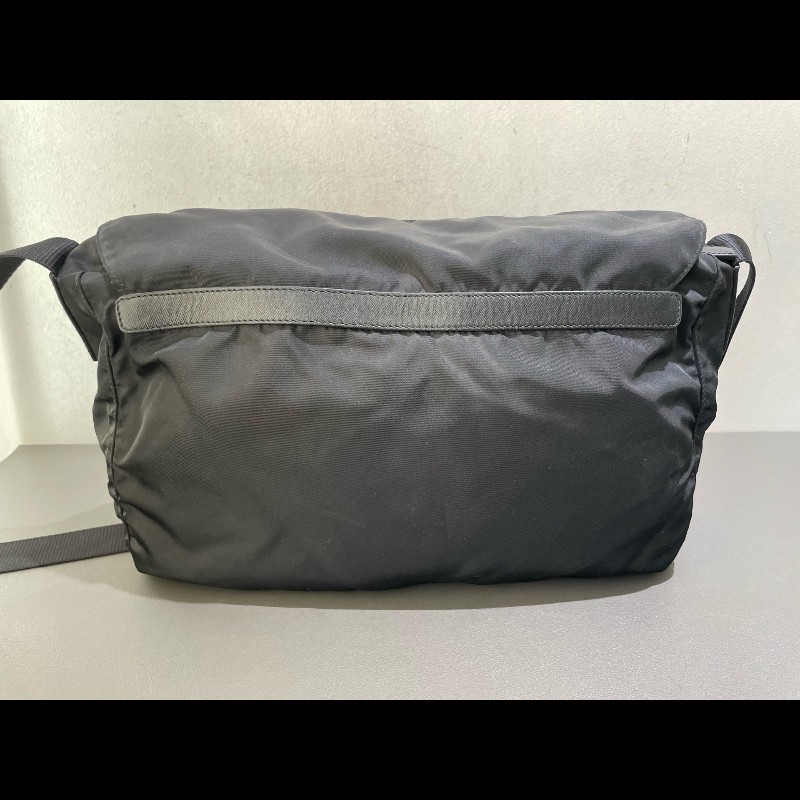 Prada 雙口袋大號郵差包 降落傘佈 肩帶可調又酷又颯-17