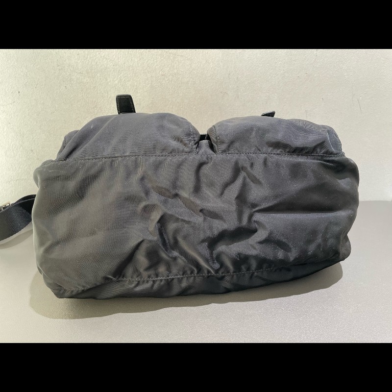 Prada 雙口袋大號郵差包 降落傘佈 肩帶可調又酷又颯-19