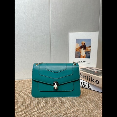 BVLGARI Serpenti Forever 經典蛇首搭扣鏈條肩帶 25cm 小牛皮 綠色
