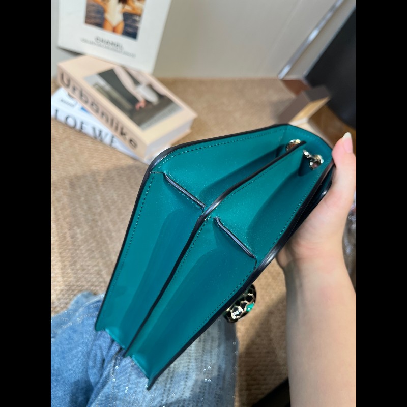BVLGARI Serpenti Forever 經典蛇首搭扣鏈條肩帶 25cm 小牛皮 綠色-5
