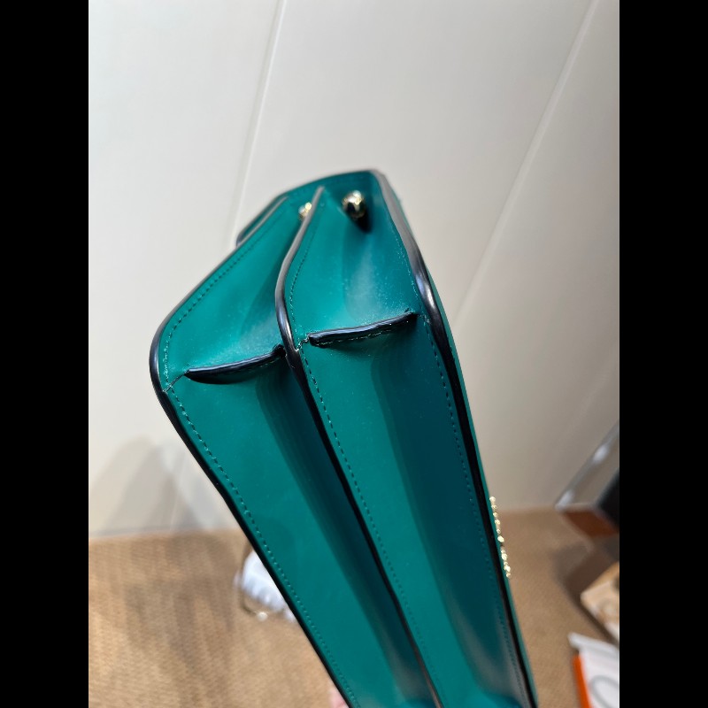 BVLGARI Serpenti Forever 經典蛇首搭扣鏈條肩帶 25cm 小牛皮 綠色-7