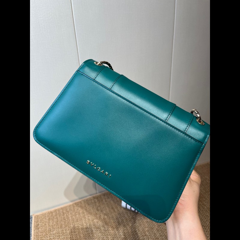 BVLGARI Serpenti Forever 經典蛇首搭扣鏈條肩帶 25cm 小牛皮 綠色-8
