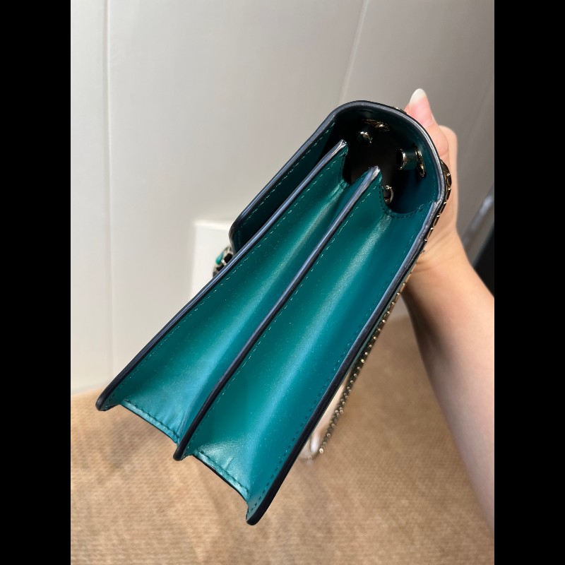 BVLGARI Serpenti Forever 經典蛇首搭扣鏈條肩帶 25cm 小牛皮 綠色-9