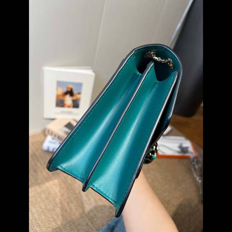 BVLGARI Serpenti Forever 經典蛇首搭扣鏈條肩帶 25cm 小牛皮 綠色-10