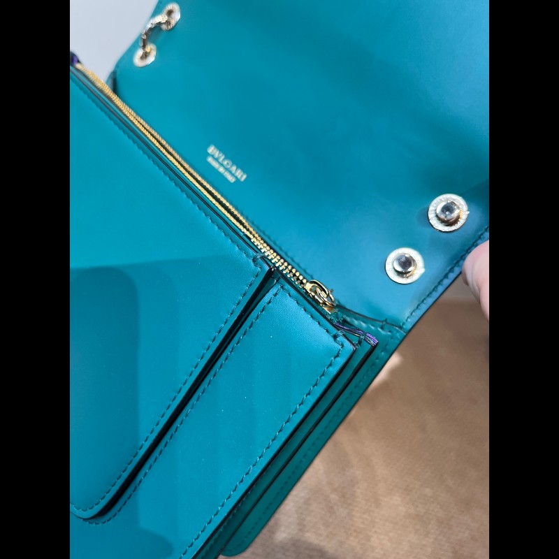 BVLGARI Serpenti Forever 經典蛇首搭扣鏈條肩帶 25cm 小牛皮 綠色-12