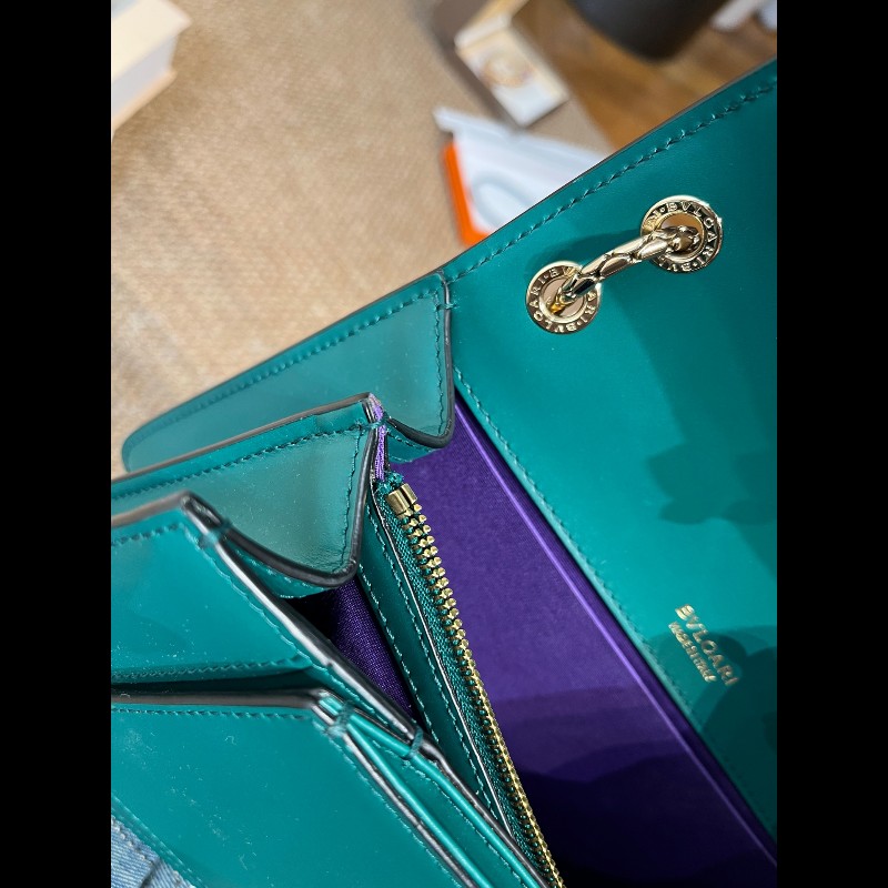 BVLGARI Serpenti Forever 經典蛇首搭扣鏈條肩帶 25cm 小牛皮 綠色-13