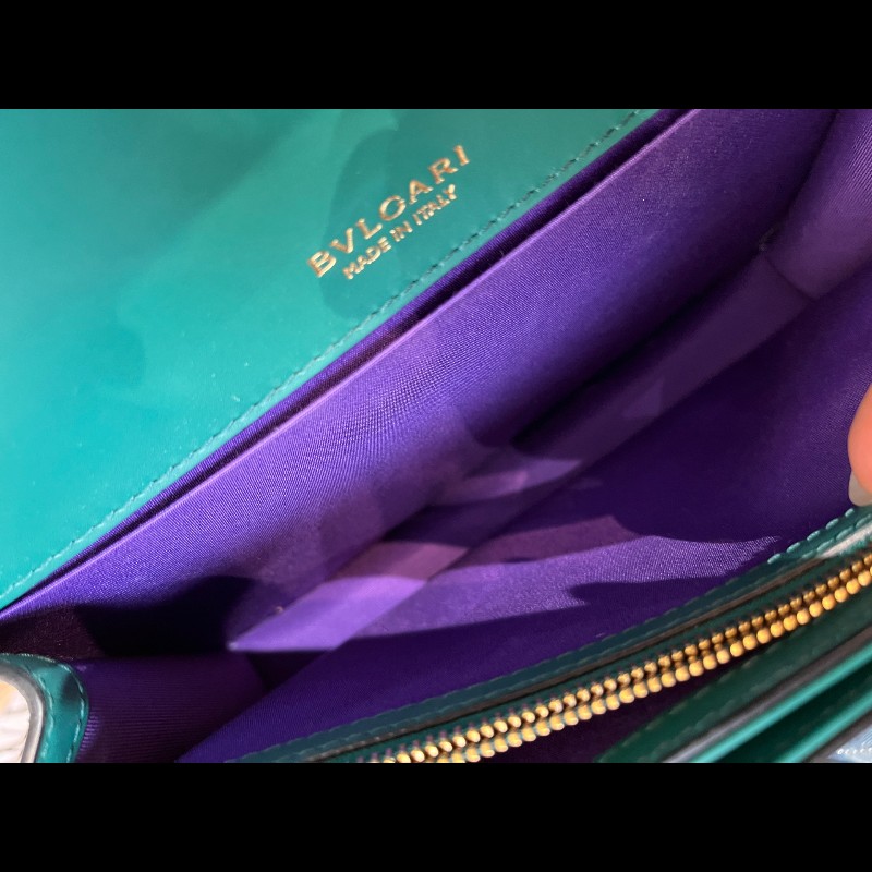 BVLGARI Serpenti Forever 經典蛇首搭扣鏈條肩帶 25cm 小牛皮 綠色-14