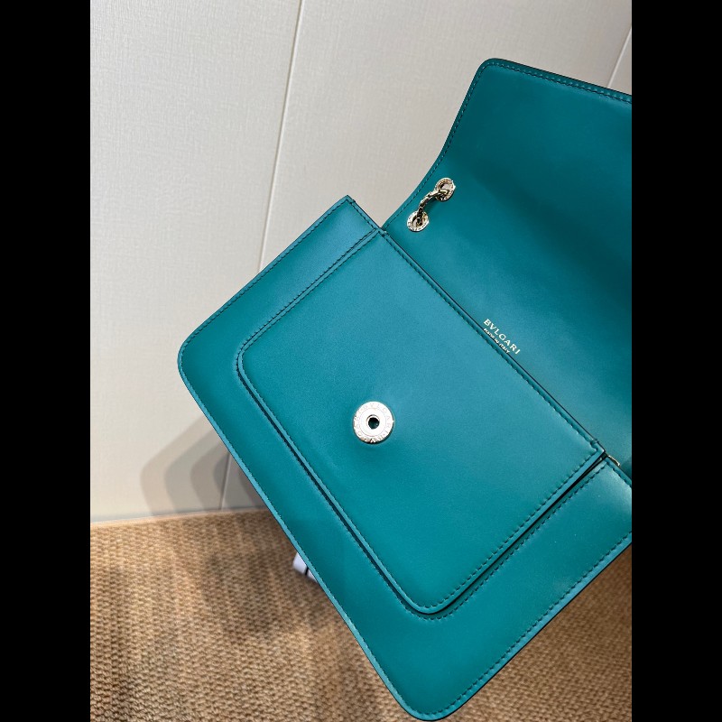 BVLGARI Serpenti Forever 經典蛇首搭扣鏈條肩帶 25cm 小牛皮 綠色-16