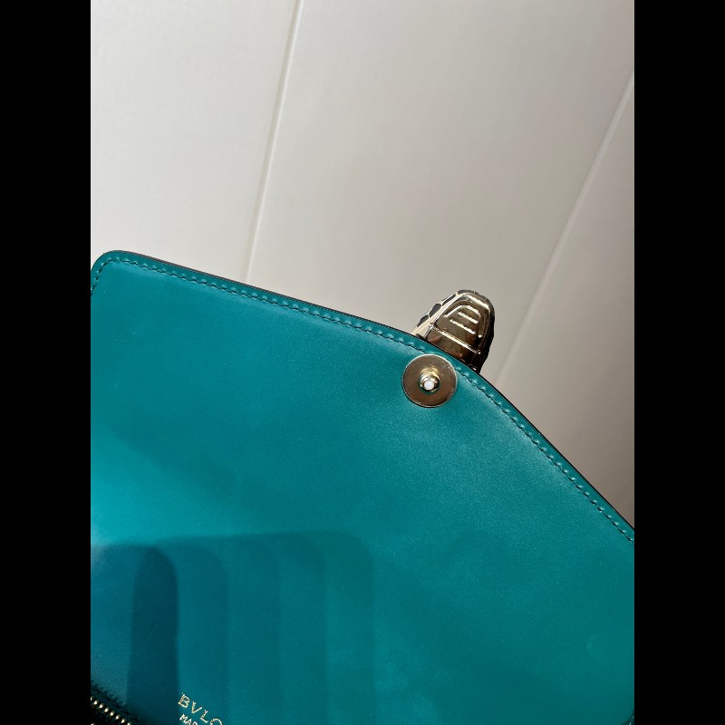BVLGARI Serpenti Forever 經典蛇首搭扣鏈條肩帶 25cm 小牛皮 綠色-18