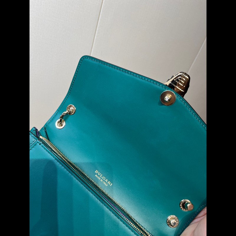 BVLGARI Serpenti Forever 經典蛇首搭扣鏈條肩帶 25cm 小牛皮 綠色-25