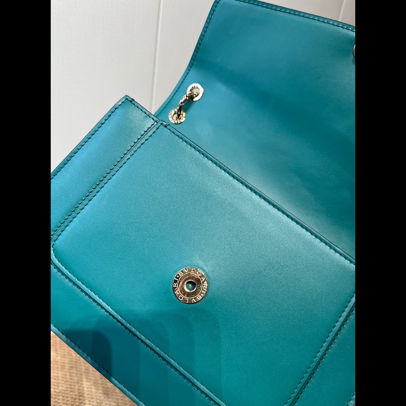 BVLGARI Serpenti Forever 經典蛇首搭扣鏈條肩帶 25cm 小牛皮 綠色-27