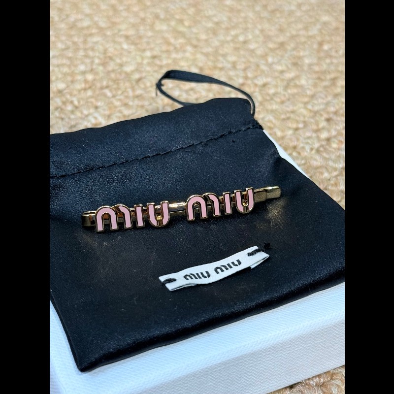 Miu Miu粉色琺瑯金色髮夾 超可愛🌈-1