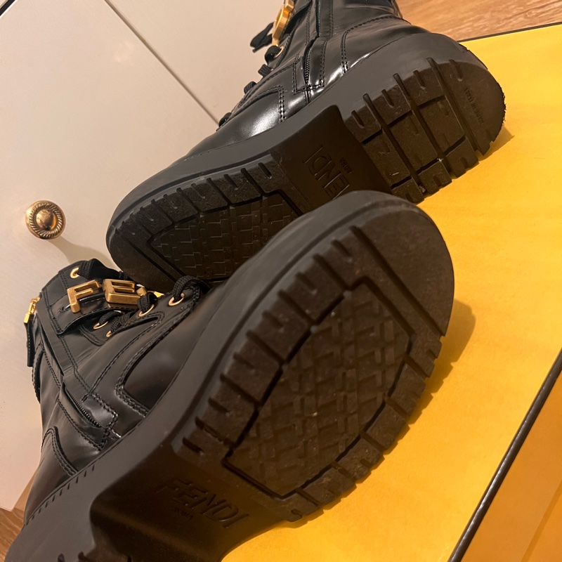 Fendi金色Logo綁帶中筒靴-購於微風信義Fendi-36號-3