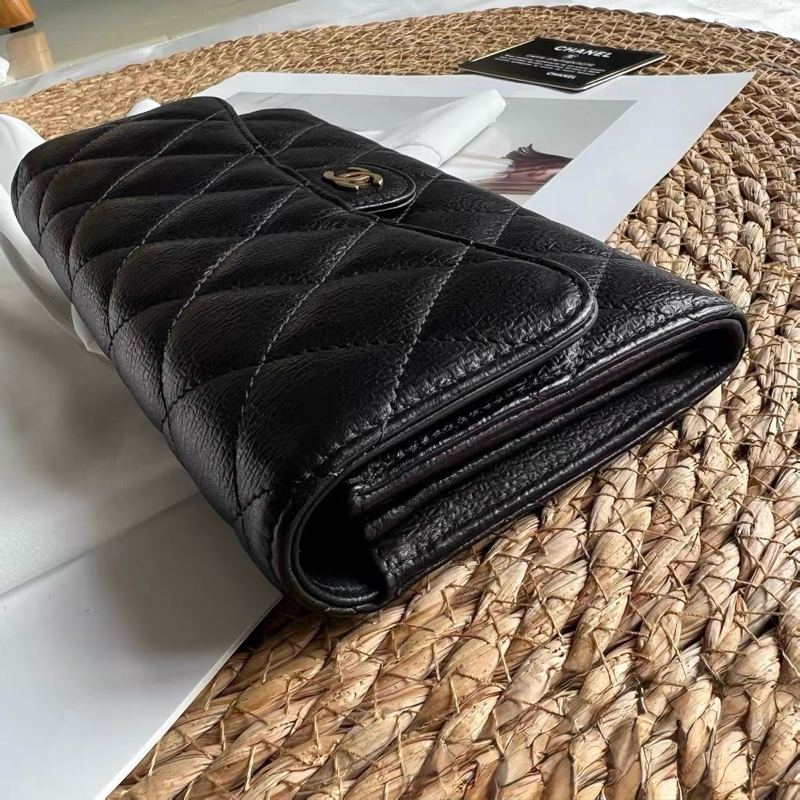 Chanel 字母印花荔枝牛長夾-5