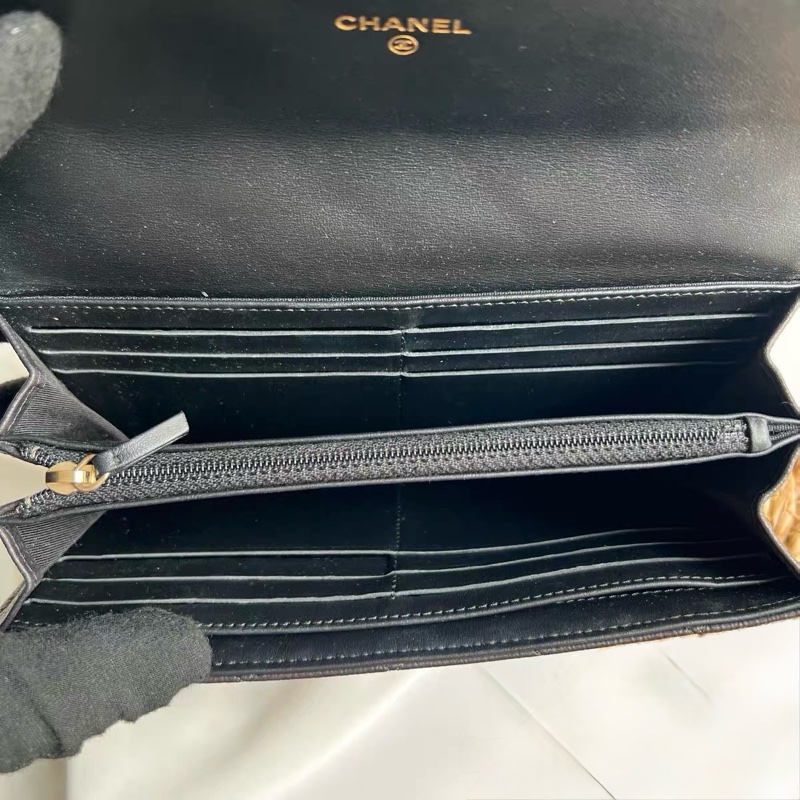 Chanel 字母印花荔枝牛長夾-6