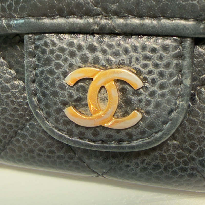 CHANEL 魚子醬皮革 銀色logo 單層卡包-11