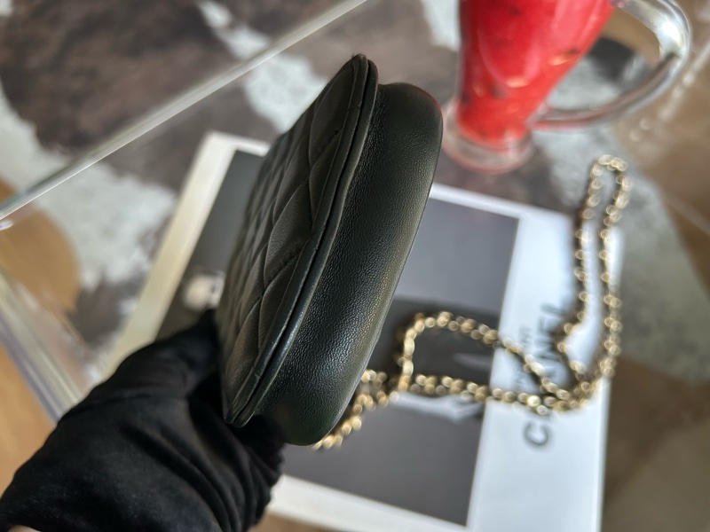 Chanel香奈兒黑金雙C logo菱格紋手機鏈條包-3