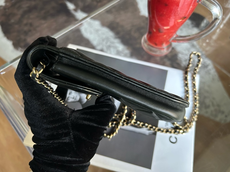 Chanel香奈兒黑金雙C logo菱格紋手機鏈條包-4