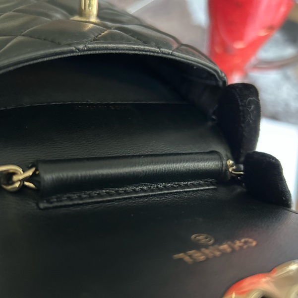 Chanel香奈兒黑金雙C logo菱格紋手機鏈條包-5