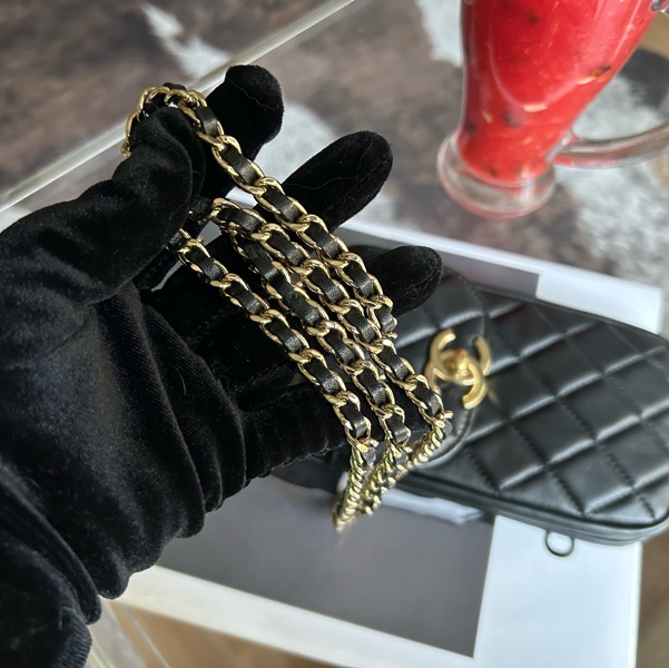 Chanel香奈兒黑金雙C logo菱格紋手機鏈條包-7