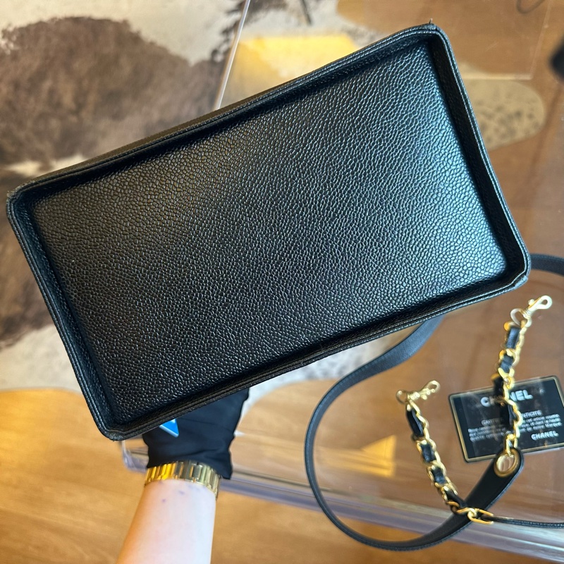 Chanel 香奈兒黑金魚子醬雙c扣化妝包帶肩帶-3