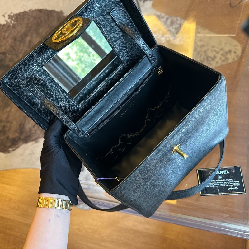 Chanel 香奈兒黑金魚子醬雙c扣化妝包帶肩帶-7